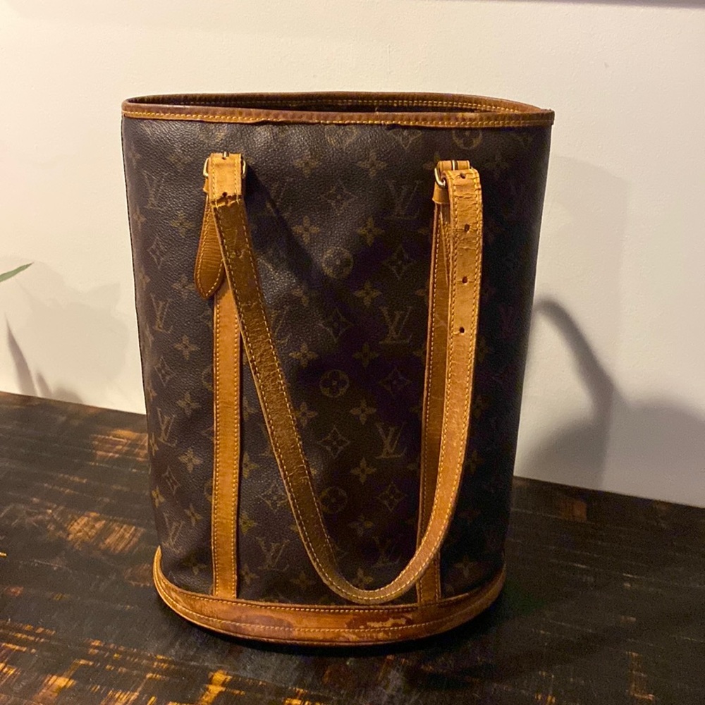 Louis Vuitton Bucket Bag GM
